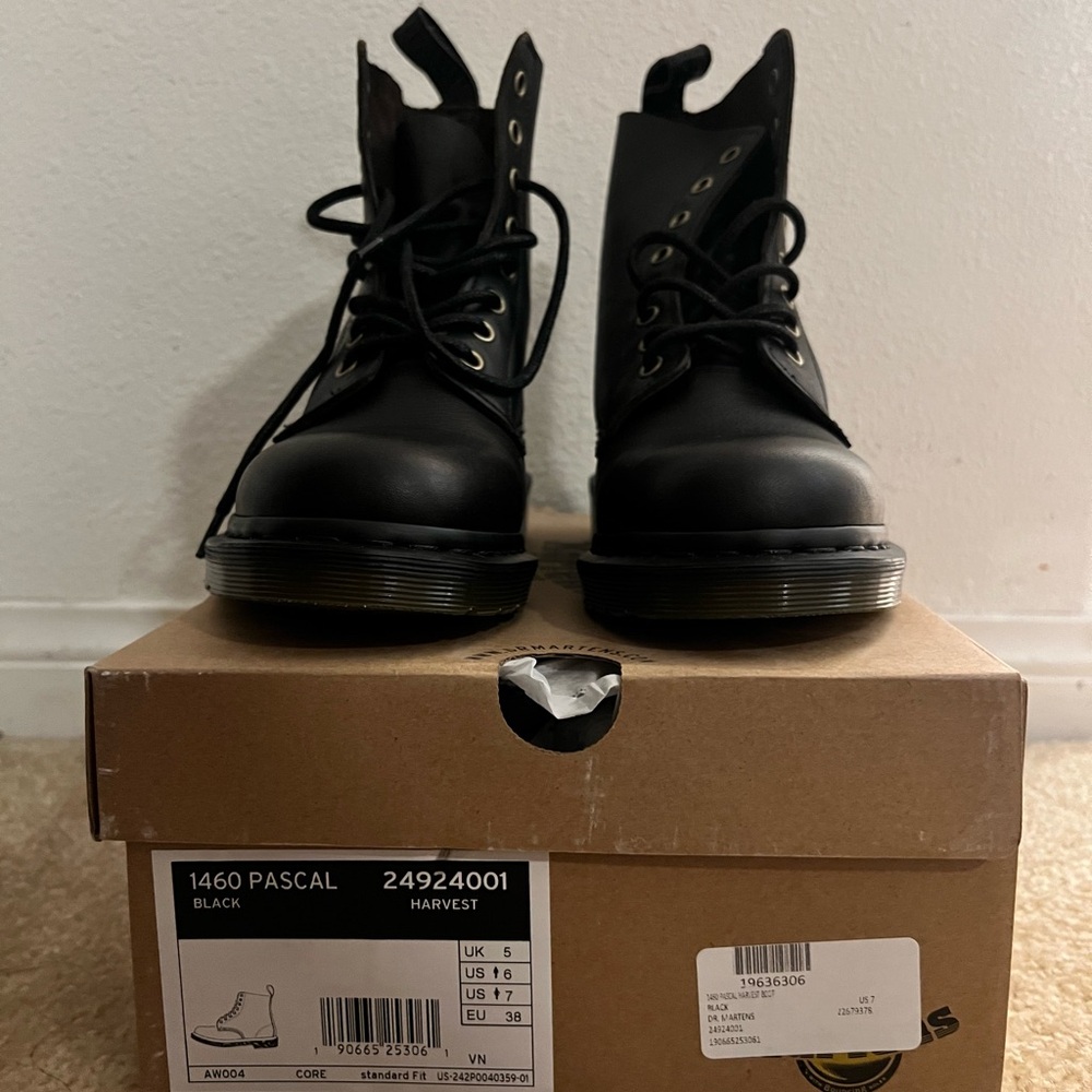 New Dr. Martens 1460 Pascal Black size M6/W7